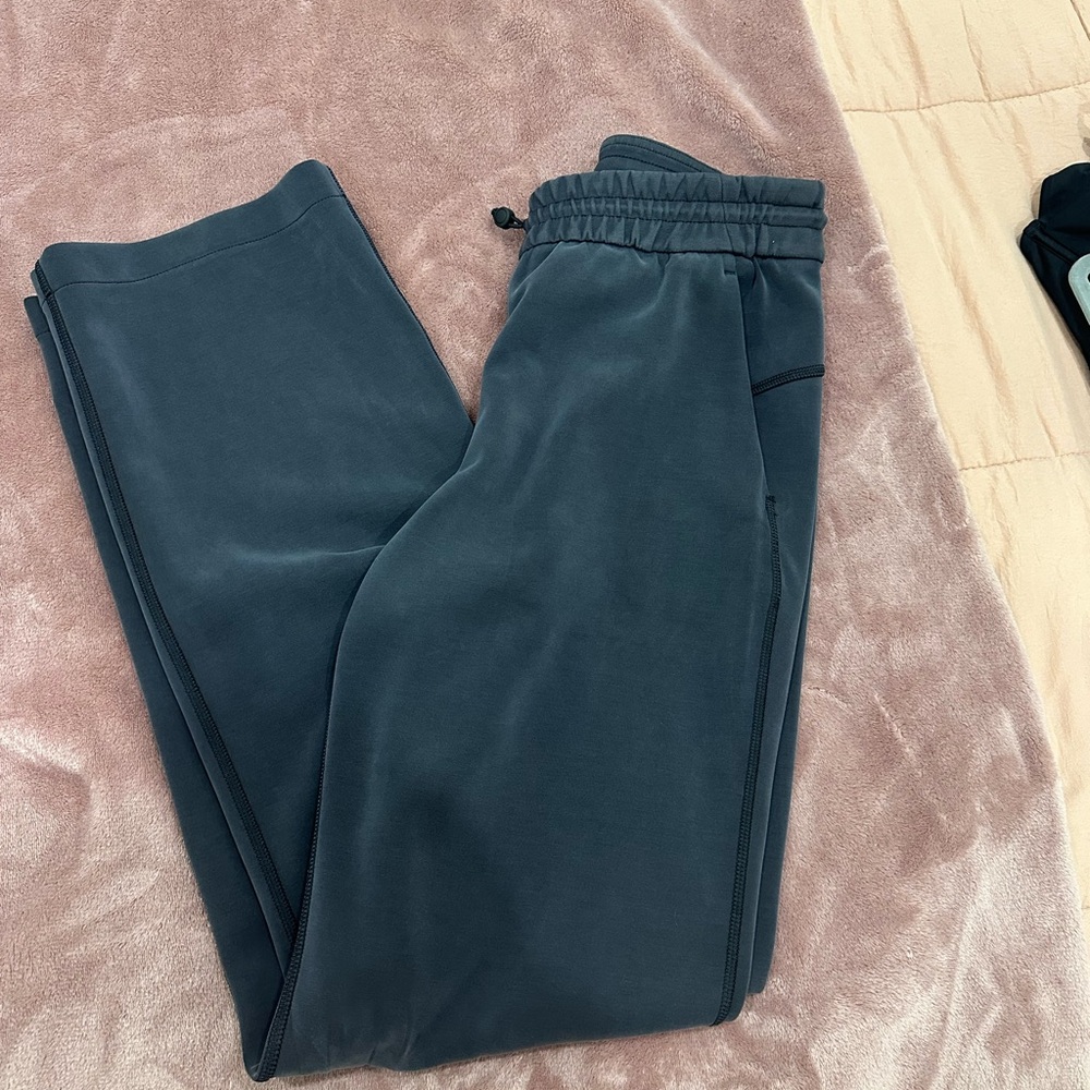 Woman’s Lululemon Pants